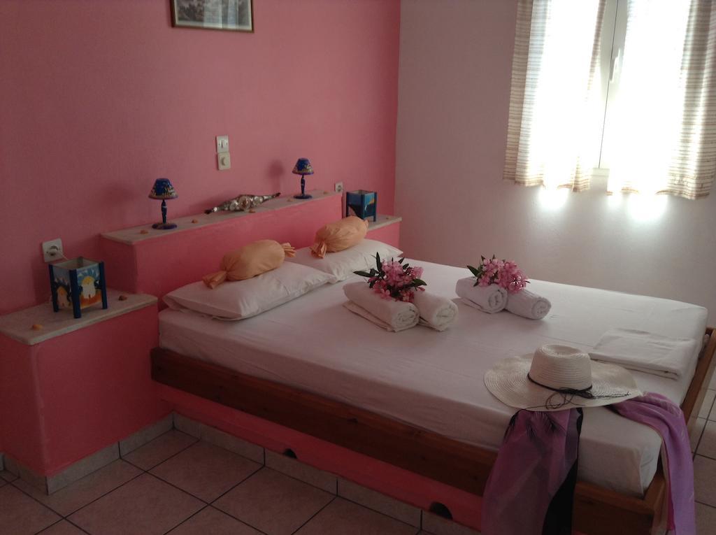 Oasis Apartments Chora  Room photo